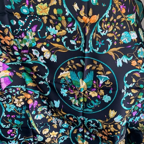 Hermes 100% Silk scarf, bird motif. Full inclusion. - Picture 4 of 12